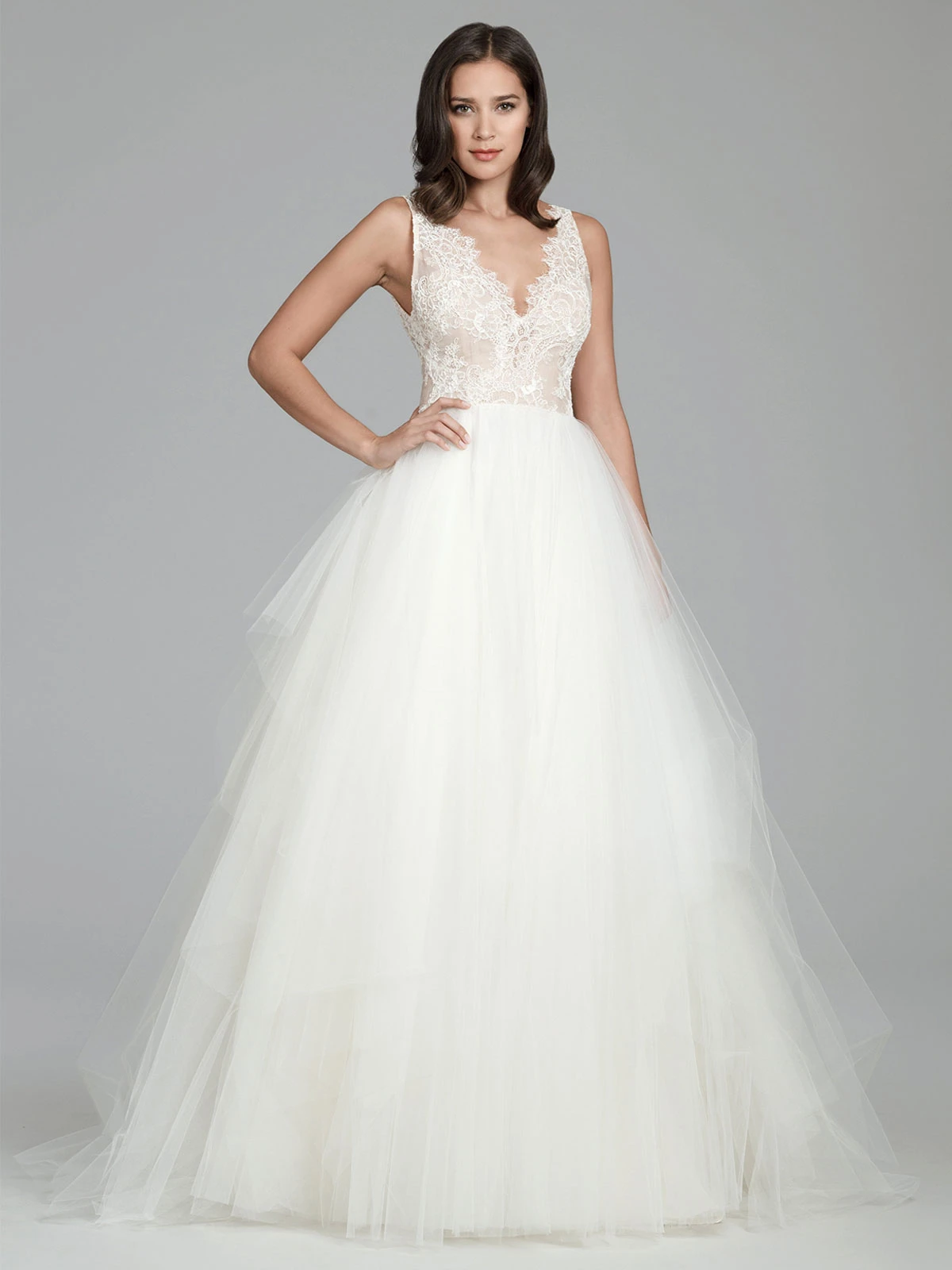 Ivory A-Line Wedding Dresses With Train Sleeveless Tulle Lace V-Neckline Bridal Dresses Free Customization