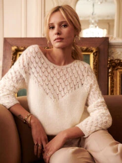 Pullovers For Women White Cut Out Jewel Neck Long Sleeves Wool Sweaters