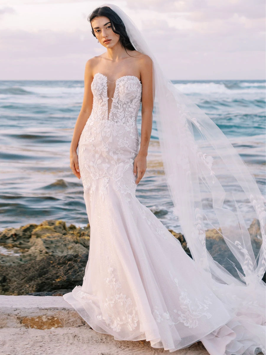 Beach Wedding Dresses Ivory Sleeveless Strapless Lace Bridal Dresses Free Customization