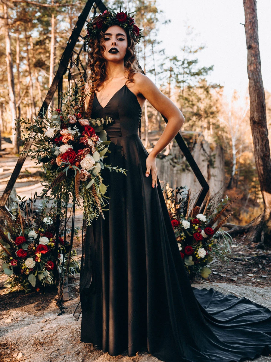 Gothic Black Wedding Dresses A-Line Stripes Neck Sleeveless With Train Bridal Gown Free Customization